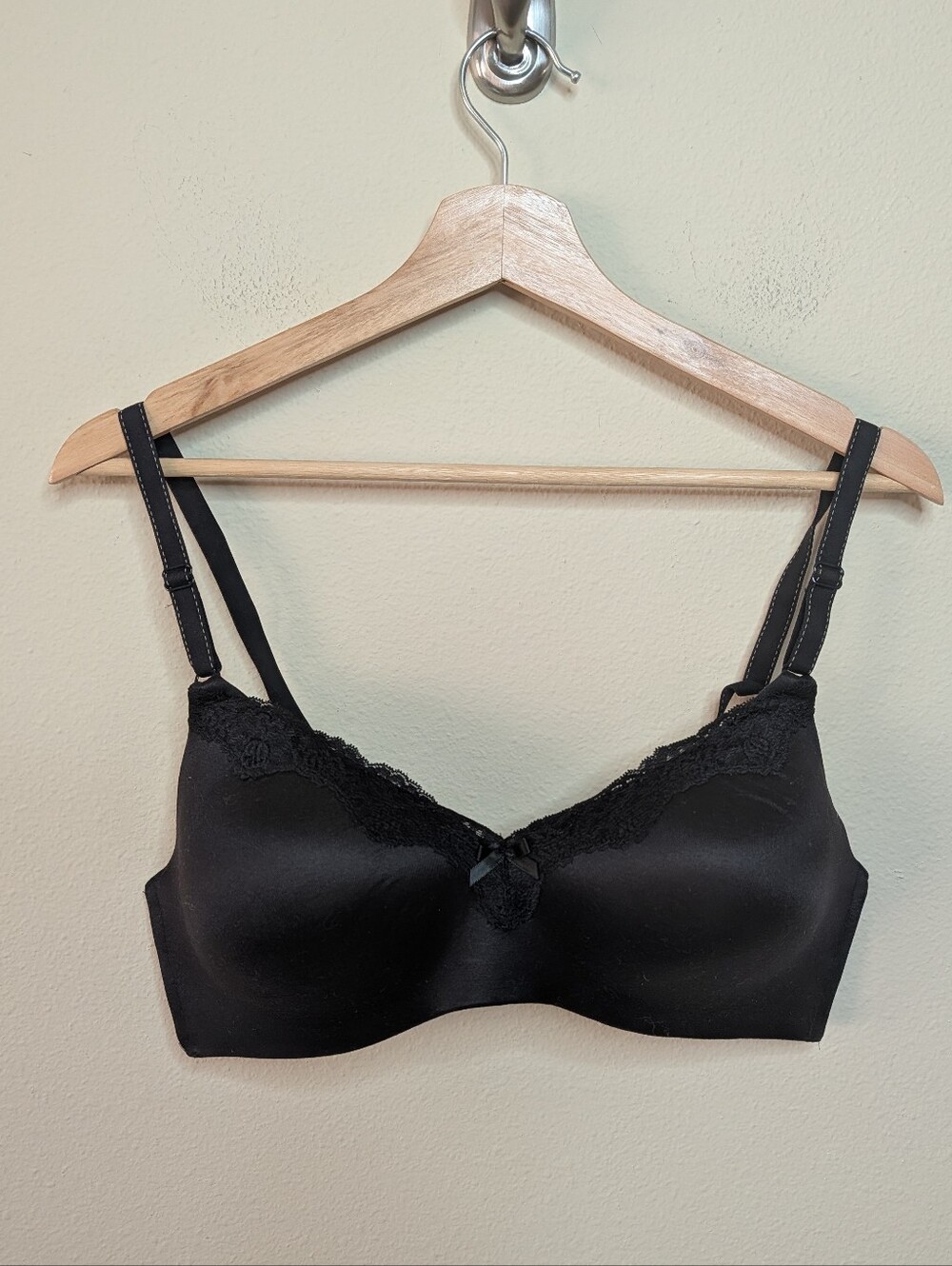 Maidenform Comfort Devotion Bra Black Lace Trim Size 38C